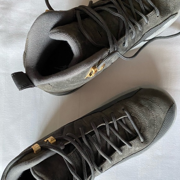 AIR JORDAN XII 12 RETRO BG USED SIZE 6.5Y DARK GREY WOLF GREY 153265 005 - Picture 3 of 6